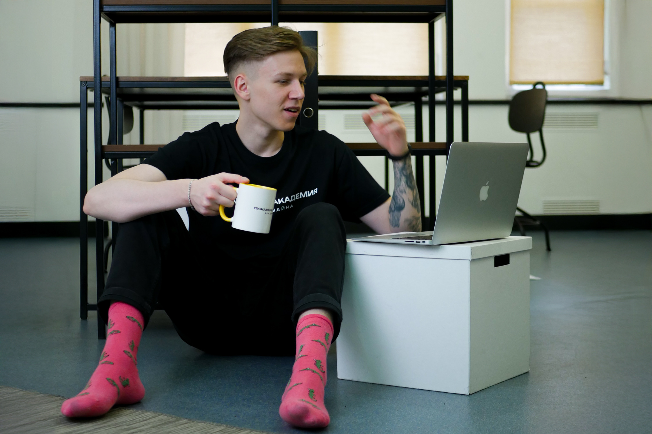 Как работать с яркими цветами: секреты Stripe, Notion и Headspace